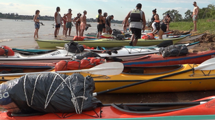 El kayak cobra un nuevo sentido para quienes quieren disfrutar del río y, además, aportar su granito de arena para limpiar las islas.