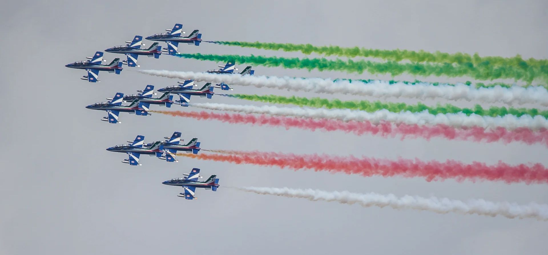 Los aviones de la fuerza aérea italiana conmemoran el 500 aniversario de la expedición de Giovanni da Verrazzano en 1524, Nueva York, Estados Unidos. Fotografía: William Volcov/REX/Shutterstock Los aviones de la fuerza aérea italiana conmemoran el 500 aniversario de la expedición de Giovanni da Verrazzano en 1524, Nueva York, Estados Unidos. Fotografía: William Volcov/REX/Shutterstock