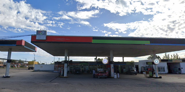 Fueron ocho los impactos de bala que recibió una estación de servicio de la zona oeste de Rosario.