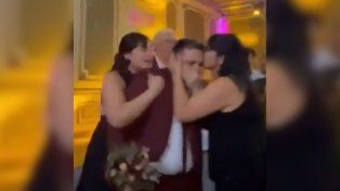 Irrumpió en una boda igualitaria para anunciarles que serán padres adoptivos