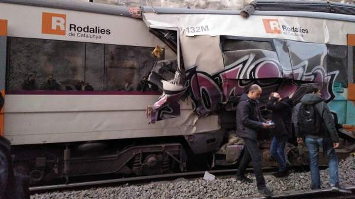 Chocaron de frente dos trenes de pasajeros en España: un muerto y 100 ...