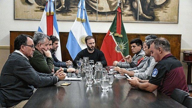 Distintas dependencias de la Municipalidad realizaron un estado de situación por la crecida del río.