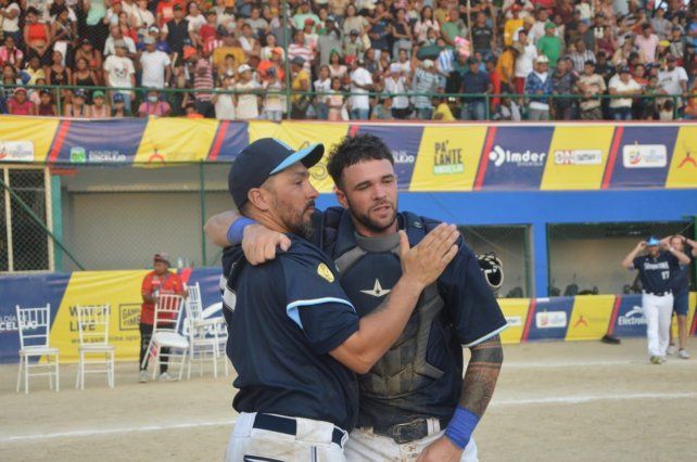 La Selección Argentina de sóftbol en lo más alto del continente.
