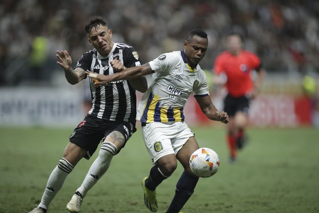Jaminton Campaz fue uno de los jugadores más desequilibrantes que tuvo Central en la derrota ante Mineiro.