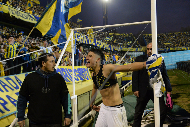 Alejo Veliz es el tercer futbolista en la historia en convertir un gol con 18 años