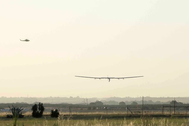 El Solar Impulse se aproxima a tierra. Fue esta mañana