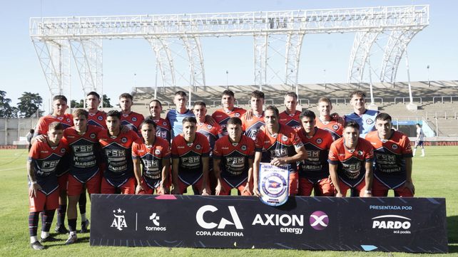 El Matador. El plantel de Central Córdoba hizo historia en la Copa Argentina tras vencer por penales a Gimnasia de La Plata en San Nicolás.