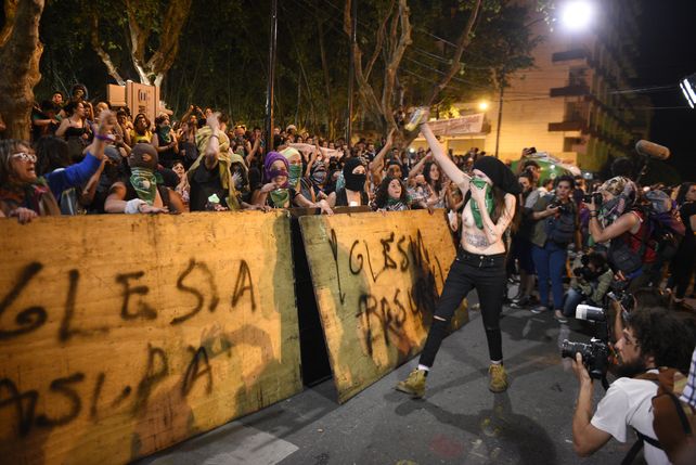Los incidentes frente a la Catedral de Rosario despertaron sospechas entre las autoridades de Seguridad y también los participantes del acto.&nbsp;