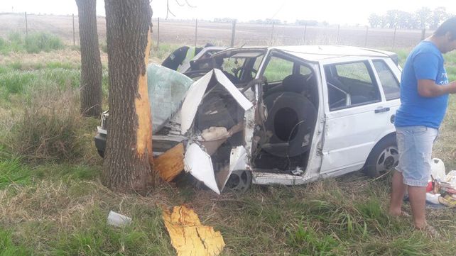 Murió el conductor de un auto que se estrelló contra un árbol