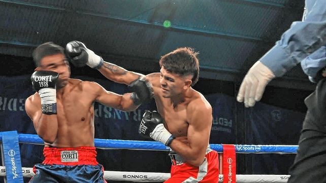 En su debut como profesional