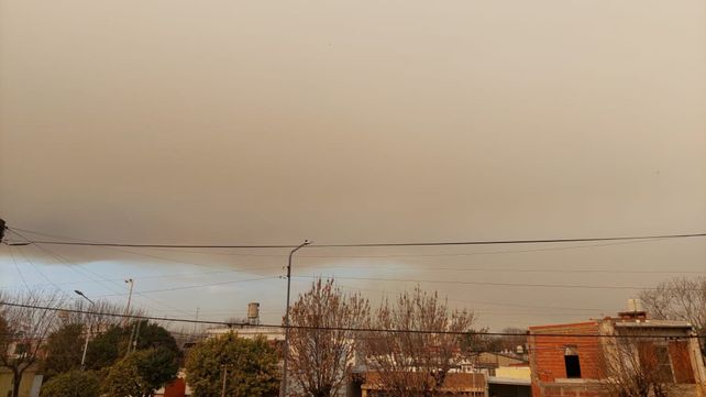 Así se veía el domingo el cielo sobre la ciudad de Villa Constitución, en el sur santafesino.