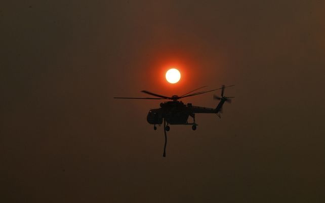 Grecia batalla contra los incendios a las puertas de Atenas
