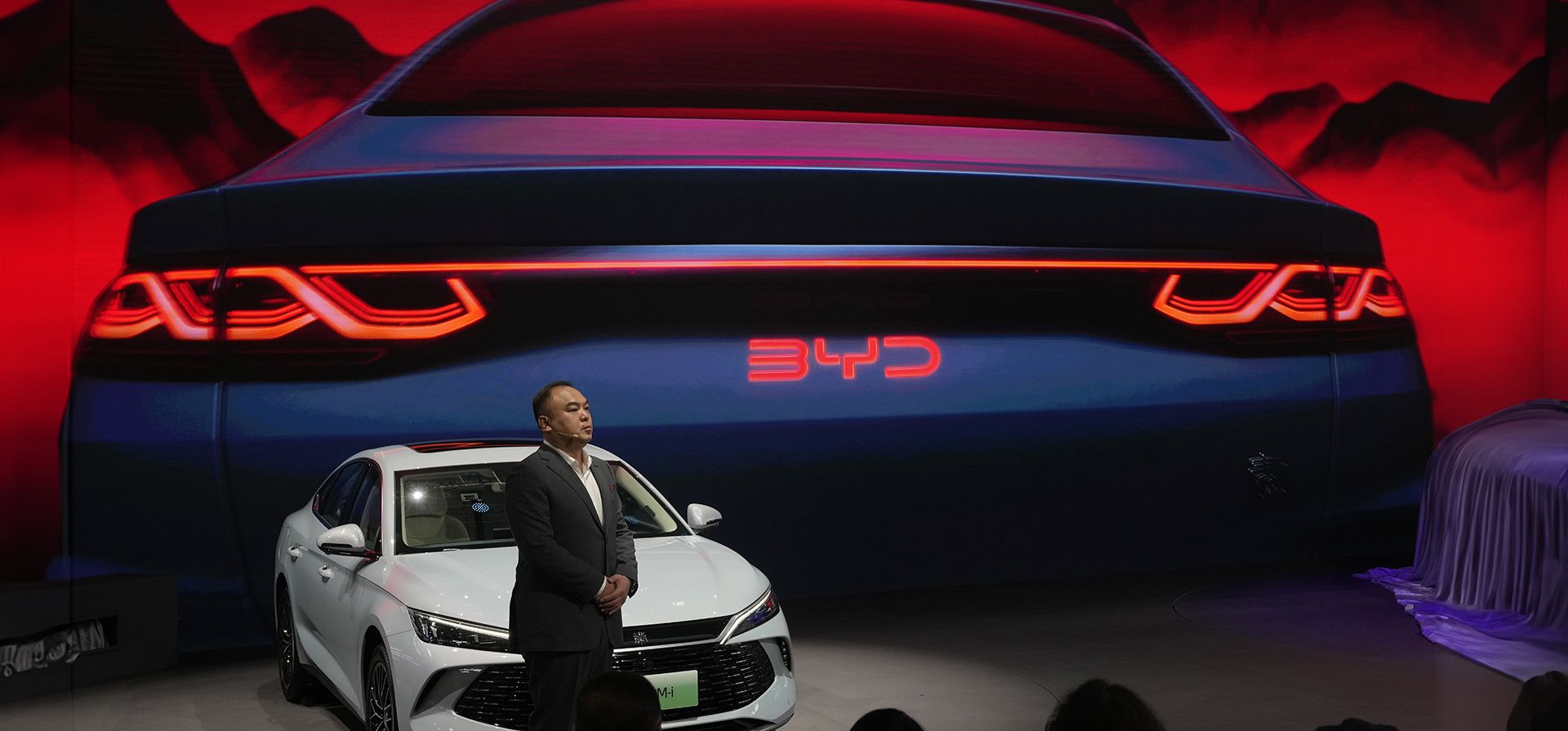 El BYD Qin L Dmi se presenta durante Auto China 2024 celebrada en Beijing, el jueves 25 de abril de 2024. Los fabricantes de automóviles globales y las nuevas empresas de vehículos eléctricos dieron a conocer nuevos modelos y autos conceptuales en el salón del automóvil más grande de China el jueves. (Foto AP/Ng Han Guan) El BYD Qin L Dmi se presenta durante Auto China 2024 celebrada en Beijing, el jueves 25 de abril de 2024. Los fabricantes de automóviles globales y las nuevas empresas de vehículos eléctricos dieron a conocer nuevos modelos y autos conceptuales en el salón del automóvil más grande de China el jueves. (Foto AP/Ng Han Guan)