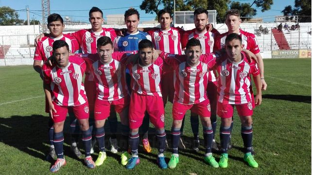 Los guerreros de Fernando Tincho Benítez antes de jugar la última fecha de la primera parte de la temporada 2017. Foto UNO