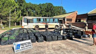 Las personas buscaban pasar 257 bultos a través del río Uruguay.
