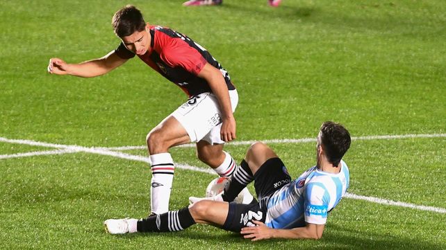 Newells perdió con Argentinos un partido en el que padeció muchas adversidades