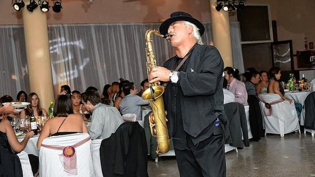 Dibujo Moreno cumple medio siglo de amistad con el saxo y el jazz