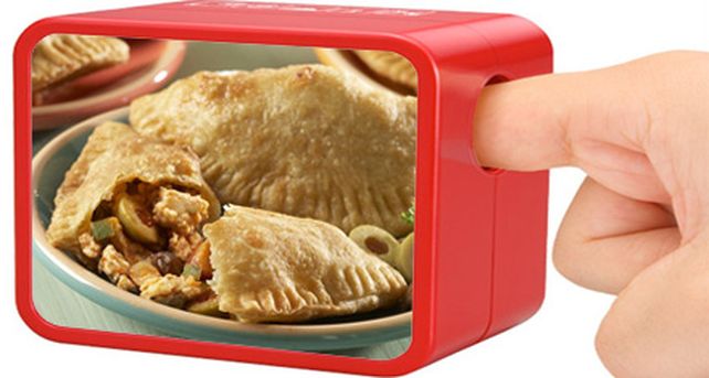 Encontr&oacute; un dedo en una empanada y no hizo la denuncia para que nadie pierda el trabajo
