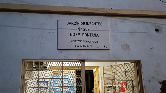 Impactos de bala en el frente del jardín de infantes ubicado en Felipe Moré y La Paz en la ciudad de Rosario.