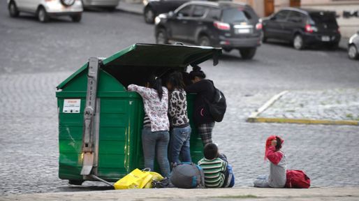 Alarmante informe de la UCA: 6 de cada 10 niños son pobres en el país y el 30% no come regularmente