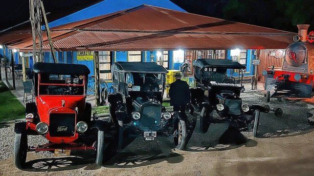 Las joyas de hasta 120 años transitan por las calles en una exposición que va por su octava edición.