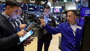 Las acciones y bonos de las empresas argentinas que cotizan en Wall Street se disparan tras el triunfo de Milei