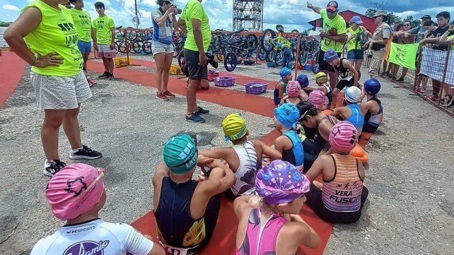 Los infantiles abrieron la actividad en La Paz.