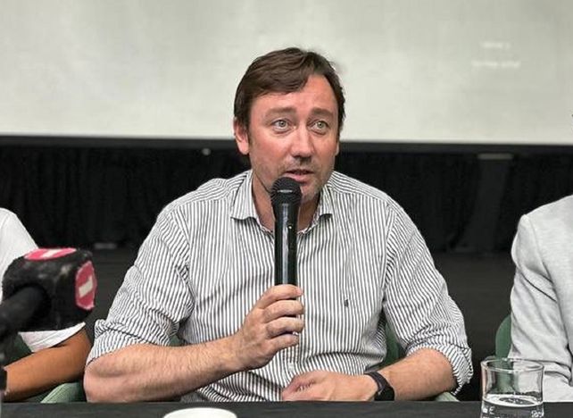 Motta presentó el proyecto de ley que pretende que esta iniciativa le otorgue un marco de transparencia y ética a la reforma constitucional.