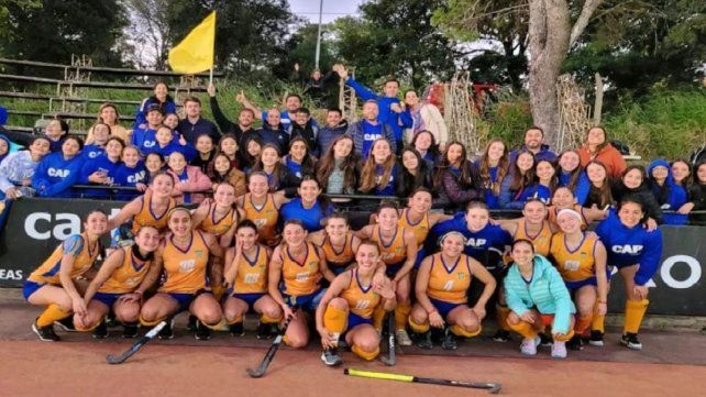 La comunidad del hockey en el Club Paracao forma talentos y valores.