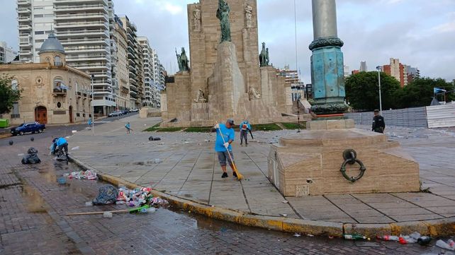 La Municipalidad desplegó un amplio operativo de limpieza tras los festejos de Central