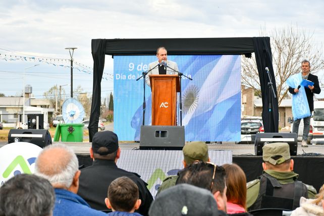 Alvear celebró el 9 de Julio con un emotivo acto en el Distrito Oeste