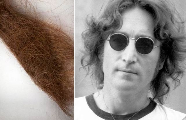 El mechón de pelo de John Lennon se subastó en 35.000 dólares.