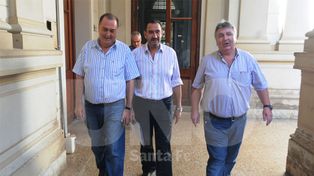 Rechazo de los municipales y el lunes vuelven a discutir