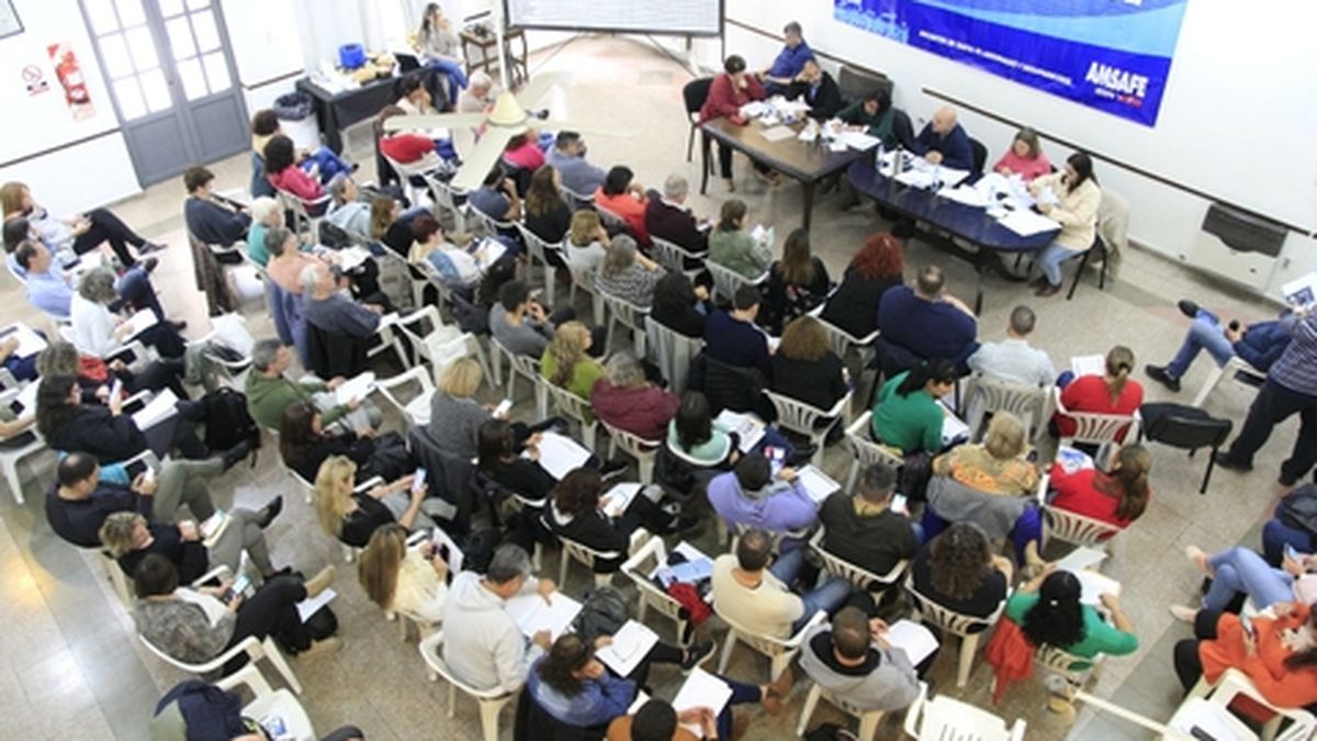 Los docentes van por un aumento del 84%, pero la provincia repasa sus ...