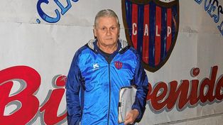 Adalberto Tobaldo es el DT de La Perla del Oeste, equipo puntero de la Primera A de Liga Santafesina.