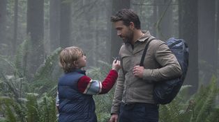 El popular Ryan Reynolds hace dupla con el actor debutante Walker Scobell.&nbsp; 
