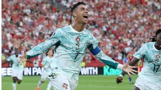 Portugal, con un gol de Cristiano, ganó 2-1 y pasó a octavos de final.