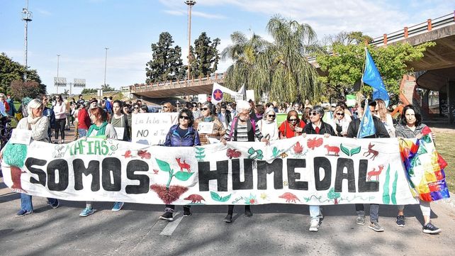 Este domingo cientos de personas se movilizaron en defensa de los humedales en Santa Fe Este domingo cientos de personas se movilizaron en defensa de los humedales en Santa Fe