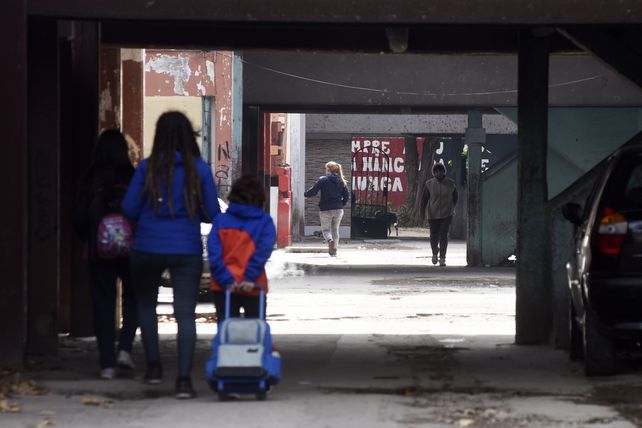 El patio del medio. Allí estaban los pibes del Municipal cuando fueron atacados desde dos sectores del pasillo.