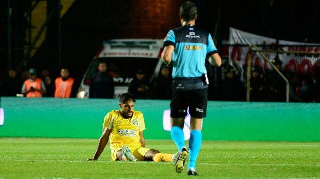 Facundo Mallo se lesionó en el partido ante Colón. El uruguayo es pieza clave en la zaga central canalla.