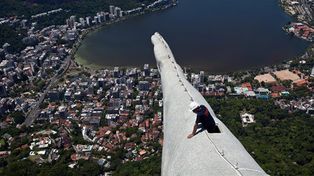 Iniciaron la restauración del Cristo Redentor tras el rayo que dañó uno de sus dedos