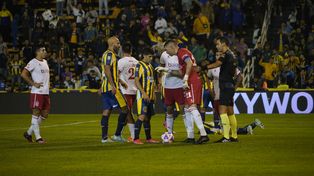 Andújar parece incomodar a Malcorra, quien finalmente no pudo capitalizar el penal.