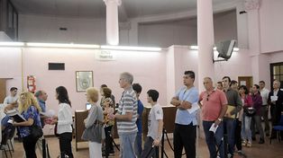 La odisea de tener que realizar un trámite en medio de un largo conflicto