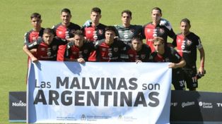 Arriba: Juan Sforza, Yonatan Cabral, Manuel Capasso, Alan Aguerre, Cristian Lema y Maxi Rodríguez. Abajo: Julián Fernández, Alexis Rodríguez, Jonatan Cristaldo, Franco Negri y Jerónimo Cacciabue.