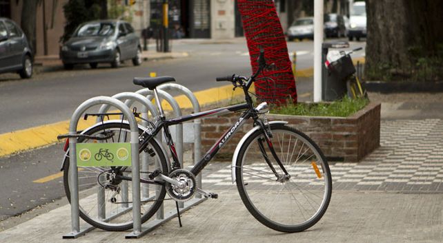 En Paraná los trabajadores del comercio necesitan estacionamientos de bicicletas