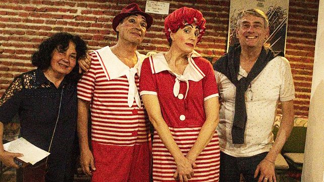 Claudia Zaragoza con elenco de Nuestras Vacaciones&nbsp;