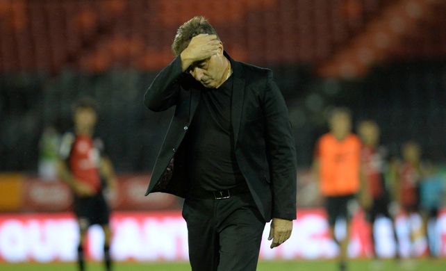 La dirigencia de Newells se reúne para evaluar el futuro de Kudelka