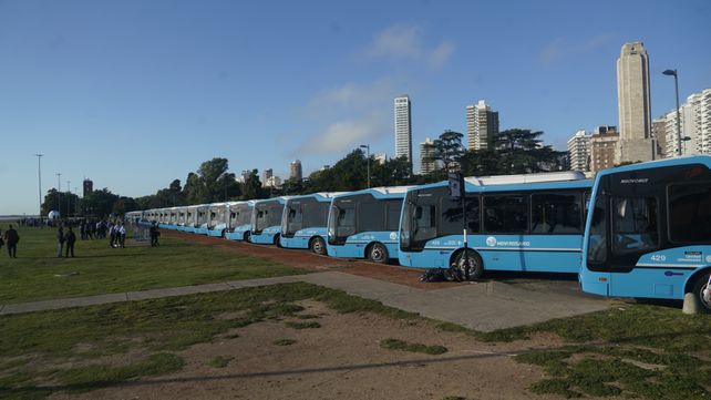 Presentan los primeros 44 colectivos cero kilómetro de un total de 130 que saldrán a la calle