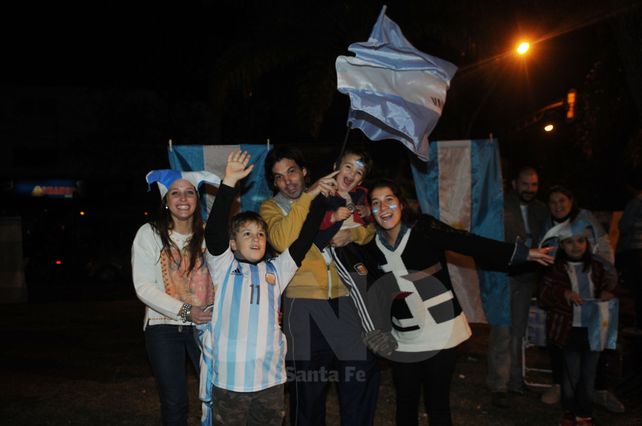 Santa Fe también salió a festejar el triunfo de la Selección Argentina en el debut mundialista