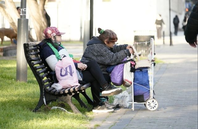 Calculan que el colectivo de personas en situación de calle suma mil personas en Rosario. Se multiplican las intervenciones sobre mujeres solas con niños y adolescentes.